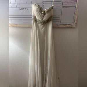 Straplesss prom dress